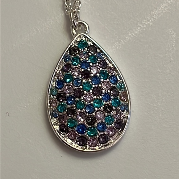 Avon Pastel Pave (Violet/Aqua/Sapphire & Tanzanite) Silver-Tone Pendant Necklace - Picture 3 of 13